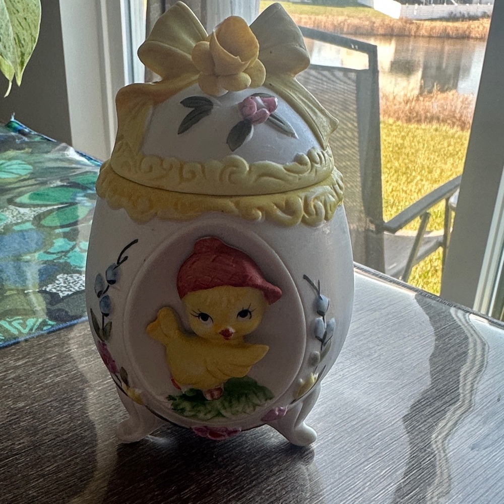 Vintage Lefton Bisque Porcelain Easter Egg Trinket Box.This hand-painted ceramic